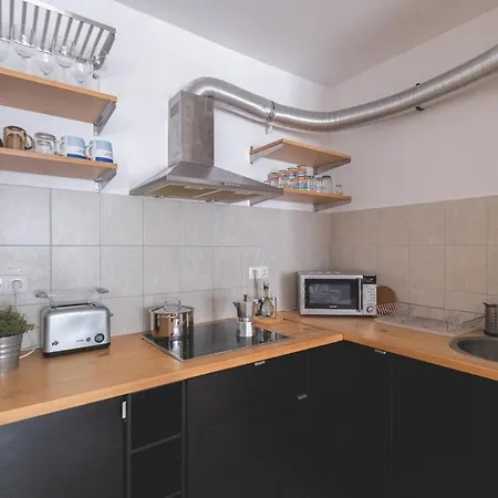 Cozy & Colorful Downtown Escape Budapeszt