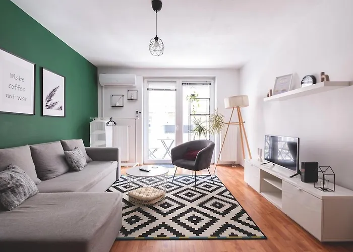 Cozy & Colorful Downtown Escape *