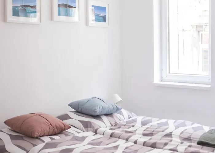 Apartament Cozy & Colorful Downtown Escape