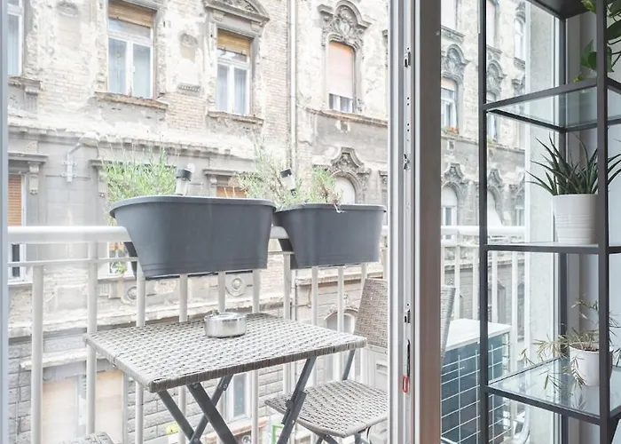 Apartament Cozy & Colorful Downtown Escape Budapesta