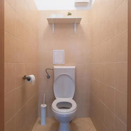 Cozy & Colorful Downtown Escape *