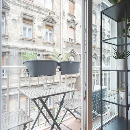 Apartamento Cozy & Colorful Downtown Escape Budapeste