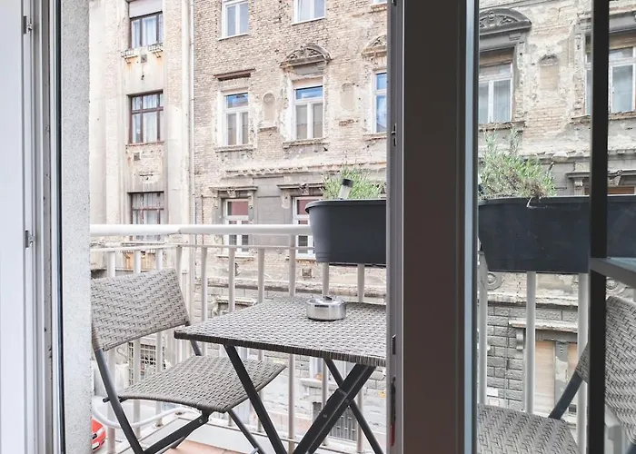 Cozy & Colorful Downtown Escape * Budapest