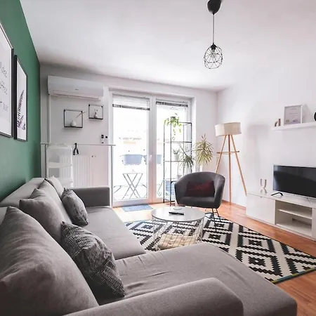 Cozy & Colorful Downtown Escape * Будапешт