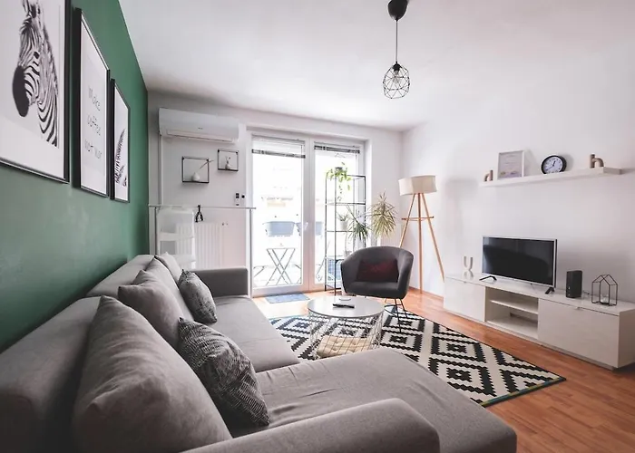 Cozy & Colorful Downtown Escape * 부다페스트