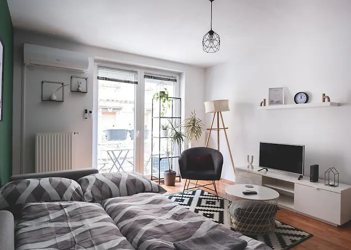Cozy & Colorful Downtown Escape 부다페스트