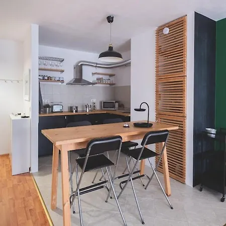 Cozy & Colorful Downtown Escape Apartamento Budapest