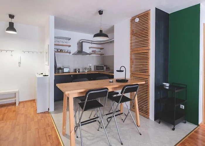 Cozy & Colorful Downtown Escape Apartment Budapest